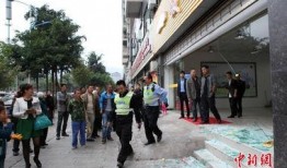 女子爆料石墩堵门原视频,真相背后引人深思